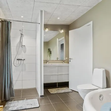 Σπίτι διακοπών Four-bedroom Haderslev With A Hot Tub 09 *