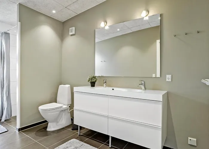 Four-bedroom With A Hot Tub 09