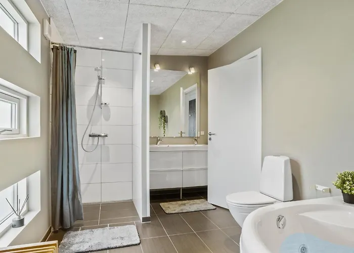 Prázdninový dům Four-bedroom With A Hot Tub 09 *