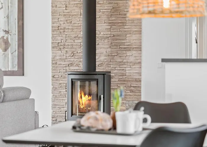 Four-bedroom With A Hot Tub 09