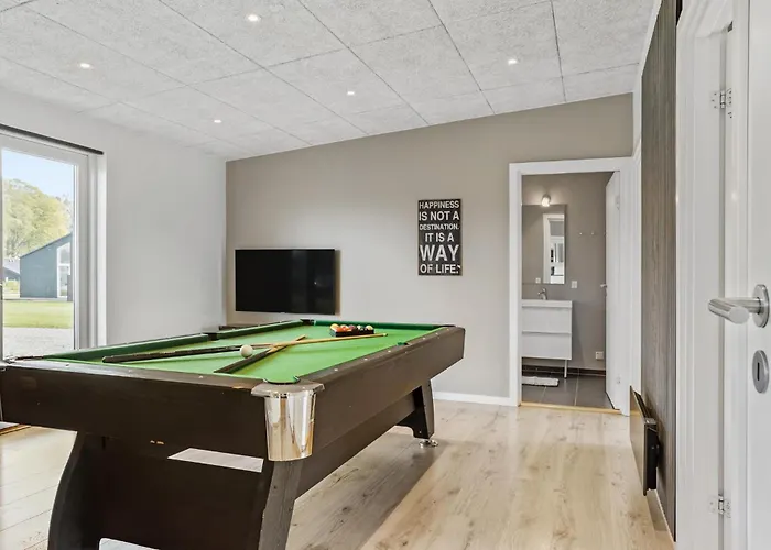 Four-bedroom With A Hot Tub 09