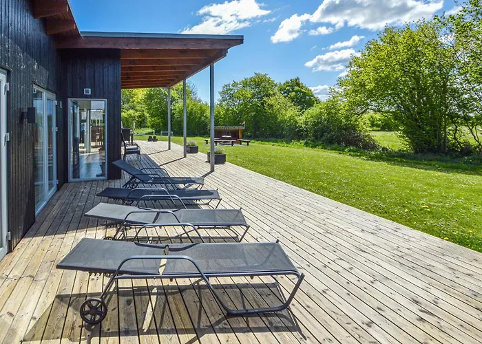 Four-bedroom With A Hot Tub 09