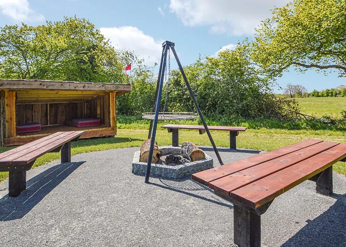 Prázdninový dům Four-bedroom With A Hot Tub 09 *